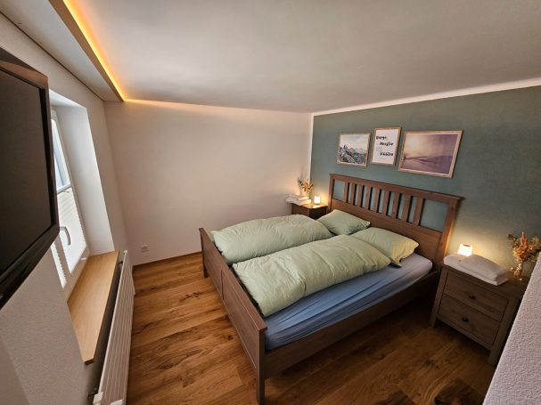 Schlafzimmer 1